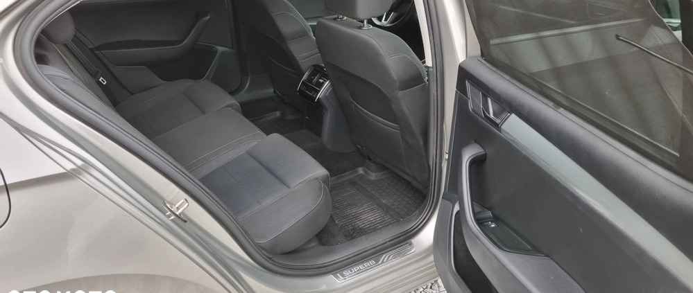 Skoda Superb cena 61900 przebieg: 298700, rok produkcji 2017 z Wojkowice małe 596